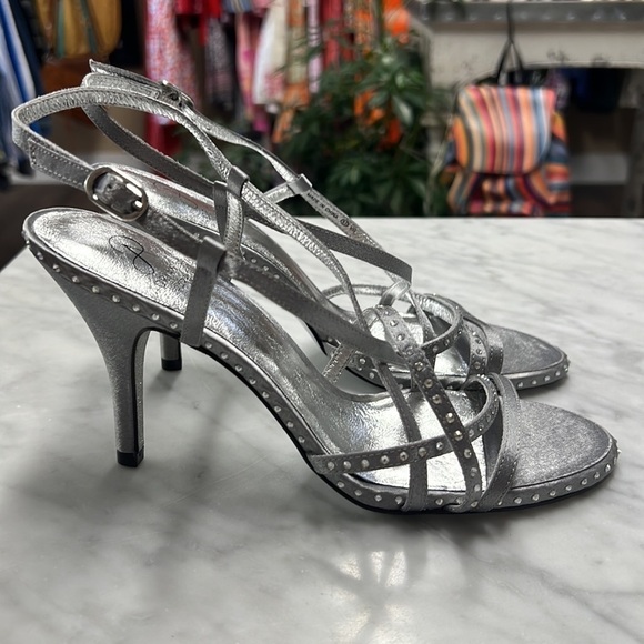 Adrianna Papell Silver Embellished Strappy Sandals NEW Size US8 - Picture 2 of 10